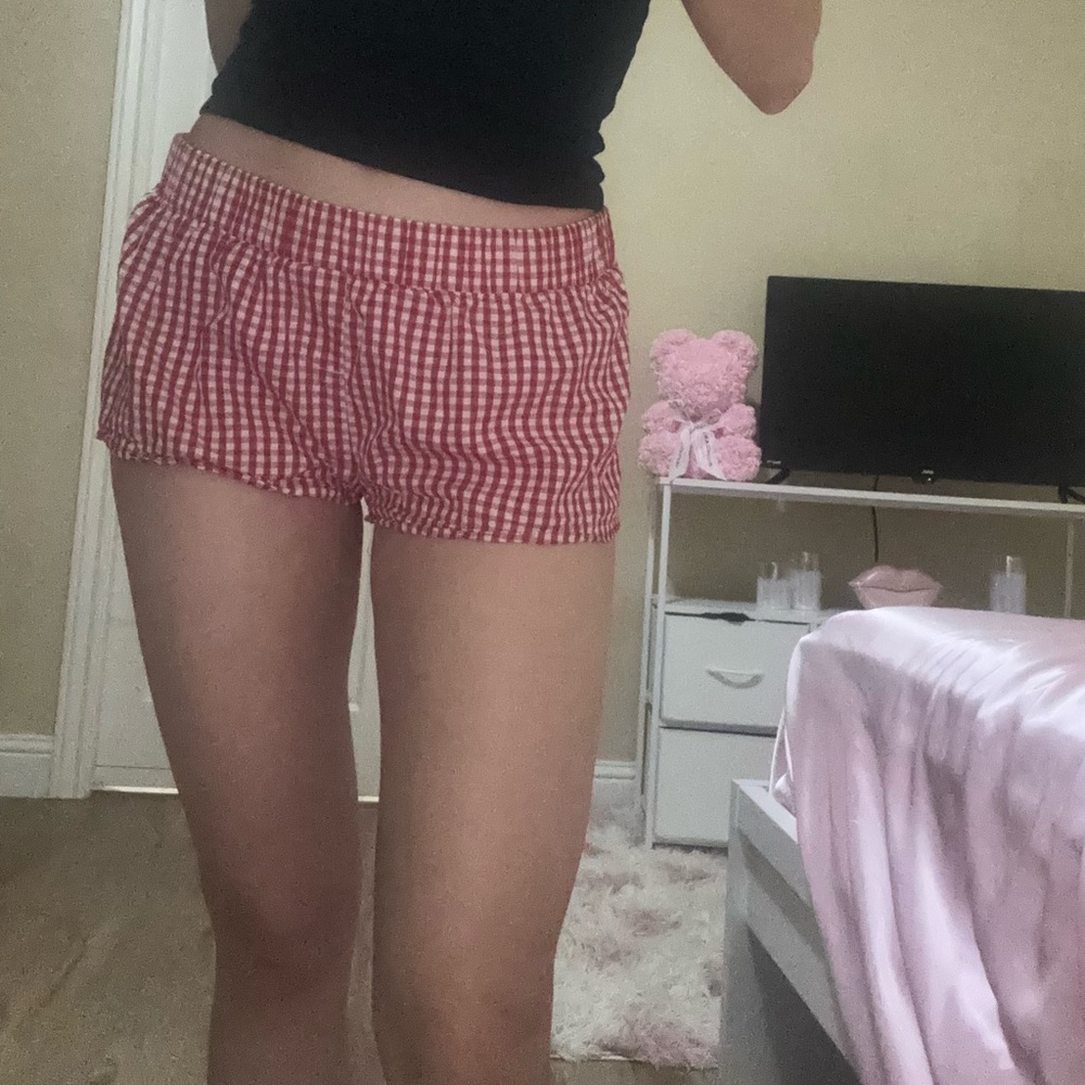 Edikted Red Checkered shorts